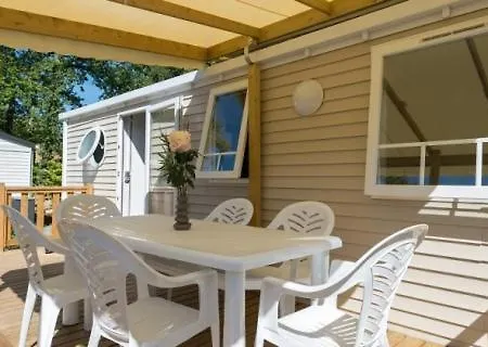 אתר קמפינג Les Chevrefeuilles - Maeva רויאן