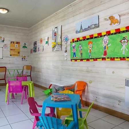 אתר קמפינג Les Chevrefeuilles - Maeva 4*