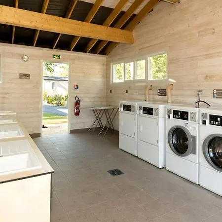 אתר קמפינג Les Chevrefeuilles - Maeva רויאן