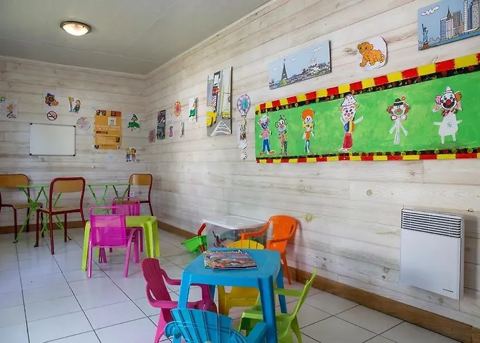 Camping Les Chevrefeuilles - Maeva 4*